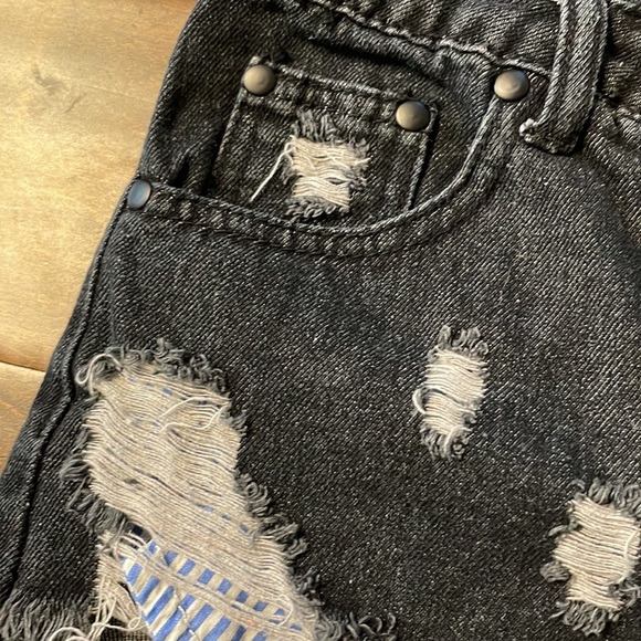 🌻HP🌻 Signature 8 | Distressed Jean Shorts. Medium. Boutique Brand. Nice Detail - Picture 5 of 7